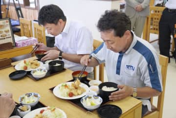 ドラ飯で運転手の食改善へ、秋田　県トラック協会がお披露目会