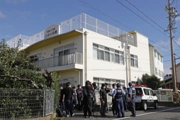 女児死亡、園「バス内確認せず」　業過致死容疑で捜索、静岡県警
