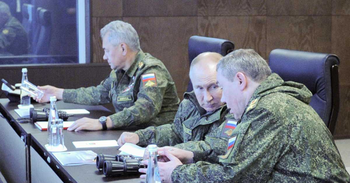 プーチン氏、極東で軍事演習視察　中露の結束誇示
