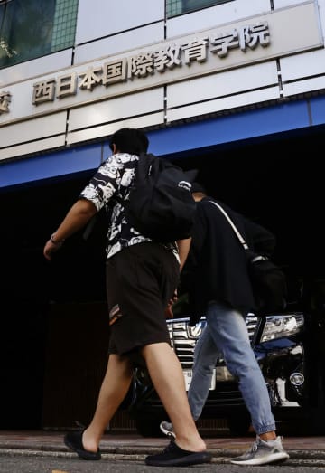 留学生のベルト、鎖で拘束　福岡、日本語学校認定抹消