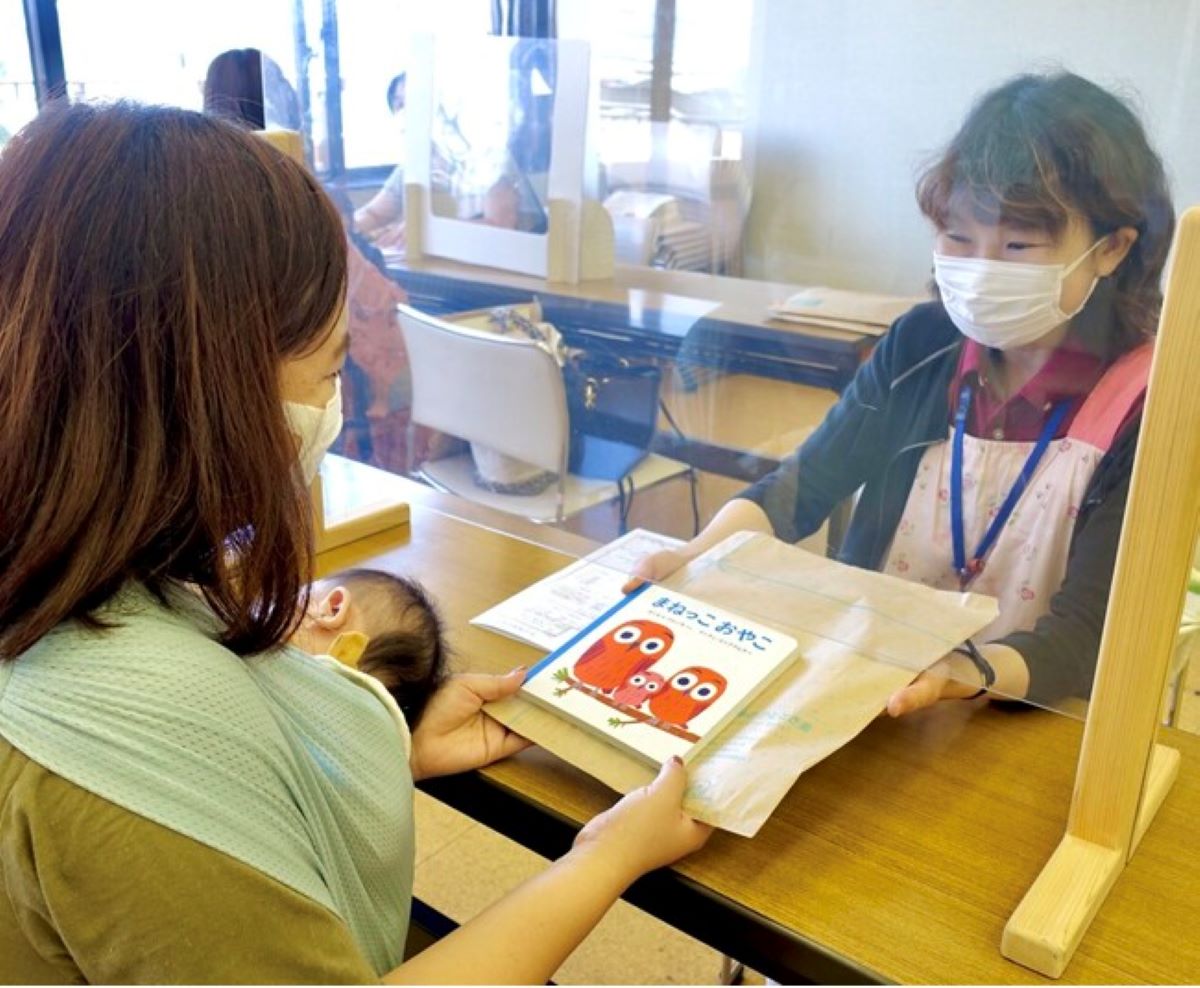 埼玉県飯能市、市内在住児に絵本を1冊プレゼントするブックスタート事業開始　こども図書館で絵本の読み聞かせも実施