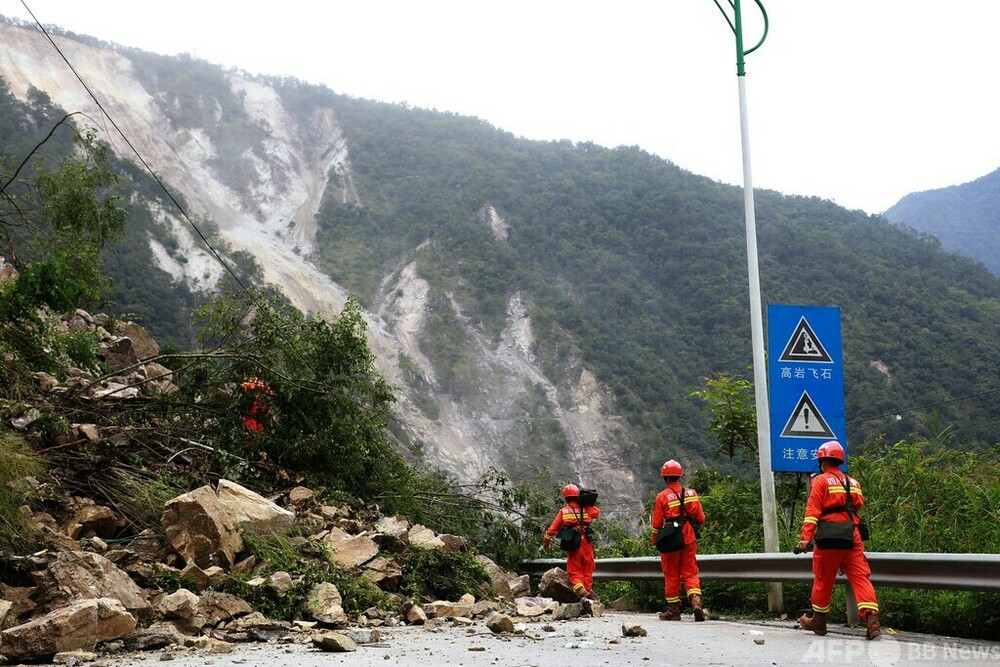 中国・四川地震、死者74人に