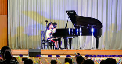 寄贈ピアノ、生徒たちが演奏で歓迎　小城高、文化祭でお披露目