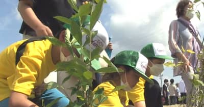 地元住民らが苗木を植樹　１０月開店のイオンモール土岐　岐阜県土岐市