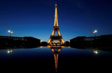エッフェル塔の消灯早める　パリ、省エネ対策で