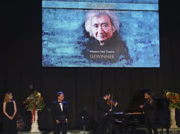 小澤征爾さんに特別賞の授与　国際的音楽の普及に影響