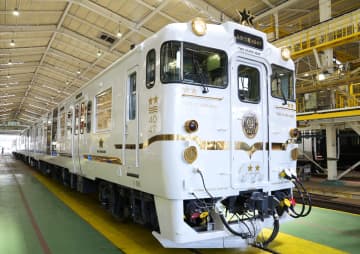 観光列車「ふたつ星」披露　JR九州、佐賀・長崎を周遊