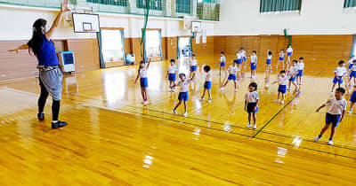 プロの指導でダンス楽しむ　富山市古沢小で教室