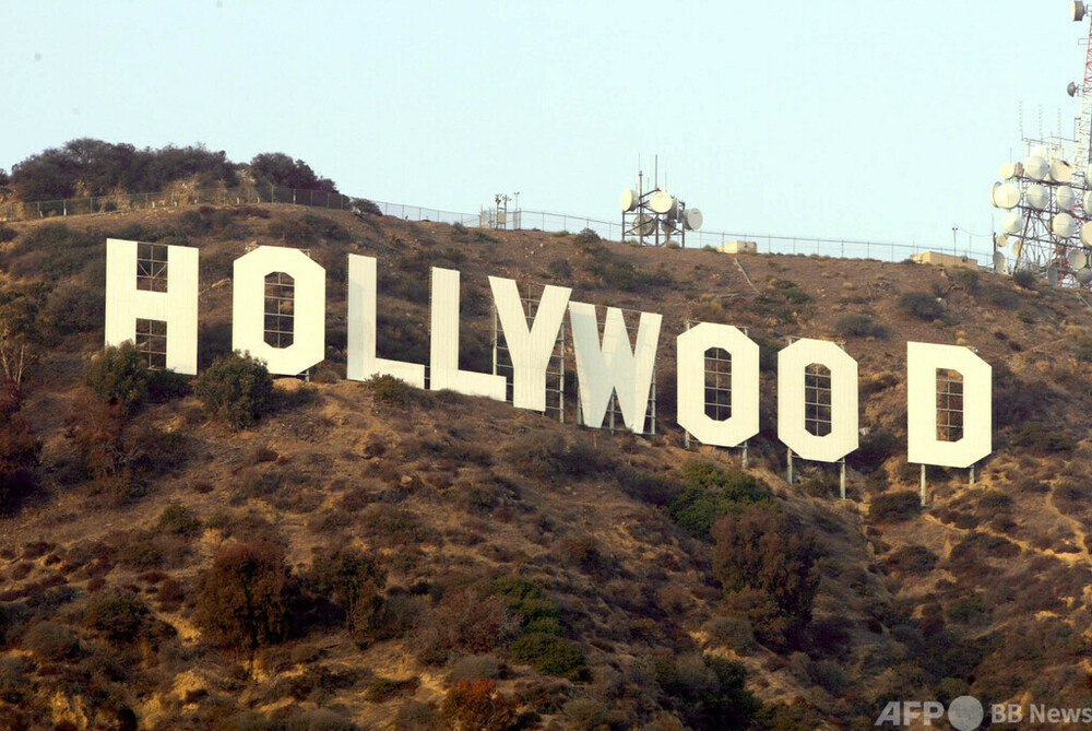 ハリウッドの巨大看板、「お直し」