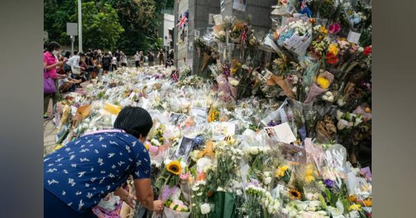 コロナ行動制限の中、エリザベス女王追悼で見せた香港市民の偽らざる本音　隅々まで中国化している香港、香港警察の行進スタイルも中国人民解放軍式に