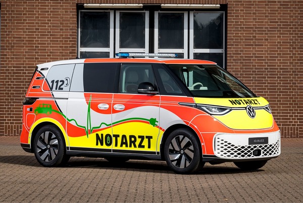 VWのEVミニバン、『ID. Buzz』が救急車にIAAトランスポーテーション2022で発表予定