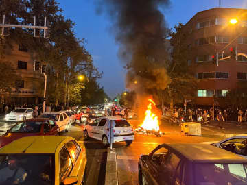 イランのデモ、3人死亡　4日連続、一部で過激化