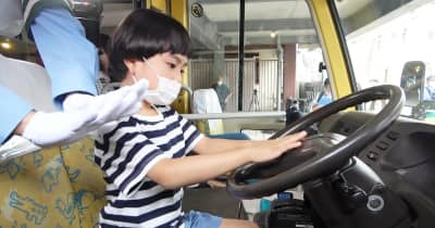 子どもの車内放置を防げ！　園児らが送迎バスで訓練　岐阜市