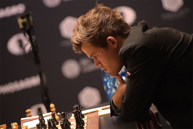 チェス世界王者が「不正」疑惑のプレーヤー相手にわずか1手で投了