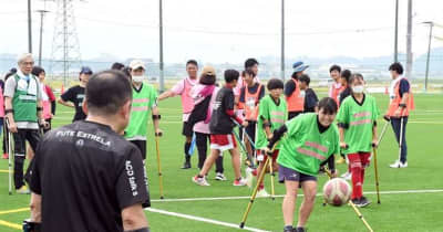 障害者サッカー知って　嘉島町でフェスティバル、170人が挑戦