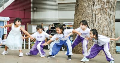 イオンの舞台で堂々披露 学童保育がダンス発表会　秦野市