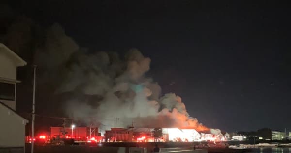 マルハニチロ広島工場で火災、消火続く　広島市中区