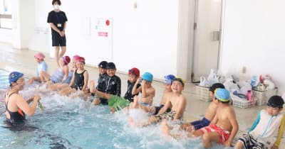 民間施設で水泳授業　老朽プール改修中の公立小中学校　長崎市教委モデル事業