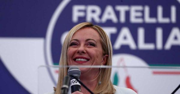 ファシスト源流の女性首相誕生か　イタリア総選挙　右派連合、勝利の見通し