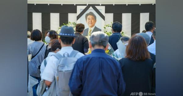 安倍元首相の国葬、献花台に列