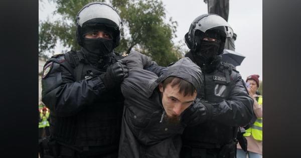 ロシア警察、反戦詩人の肛門にダンベルで暴行
