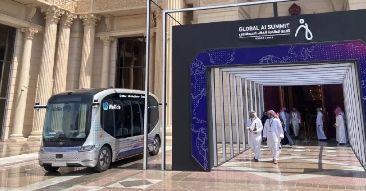 中国WeRide、中東で「完全無人の自動運転バス」実証！レベルは「4」