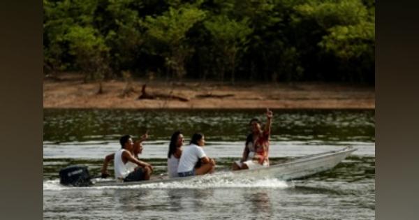 ブラジル先住民、ボートで大統領選投票へ：時事ドットコム