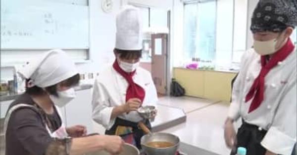 高校生が郷土料理の作り方を教わる／弘前市