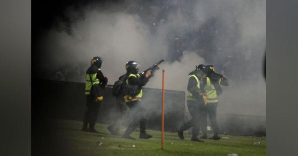 警察の催涙ガス使用は不当、サッカー暴動でインドネシア当局
