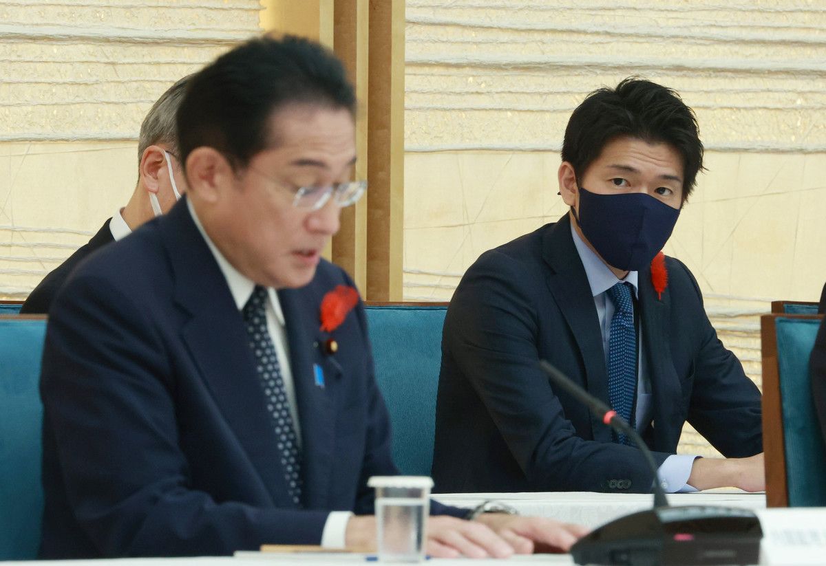 岸田首相長男の秘書官登用が波紋　野党批判、自民戸惑い