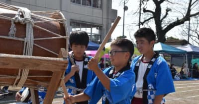 男児3人 力強く太鼓演奏　川南・通山小の運動会