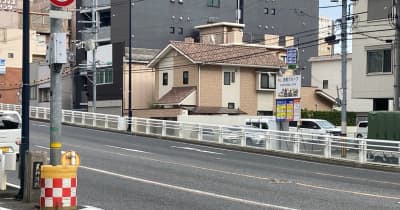 乗用車と接触のバイクが対向車線に押し出されタクシーと衝突　バイクの男性死亡　乗用車の運転手逮捕　広島