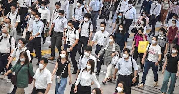 マスク着用のルールを検討と首相　新型コロナ対策「世界と歩調」