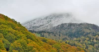 秋色の山、もう雪化粧　青森県内、岩木山と八甲田で初冠雪　例年より2週間ほど早く