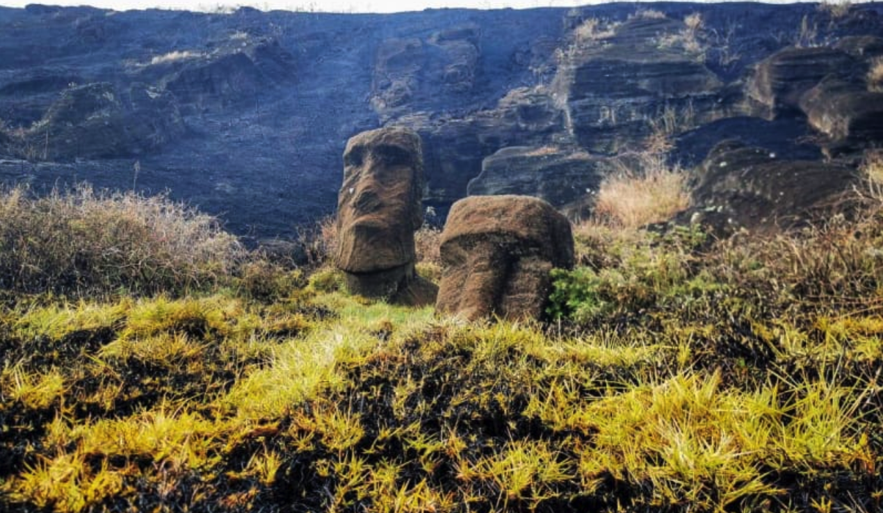 モアイ像に火事被害「修復不能」　チリ領のイースター島