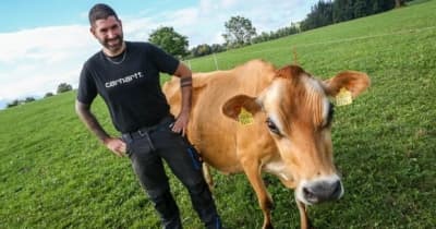 牛のメタンガス排出を抑える飼料添加物、スイス農家が試験的導入
