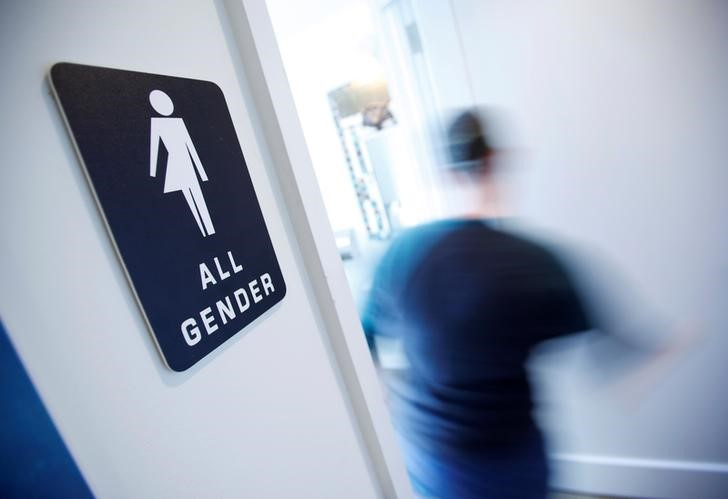 アングル：トランスジェンダーの未成年、米で治療件数が急増