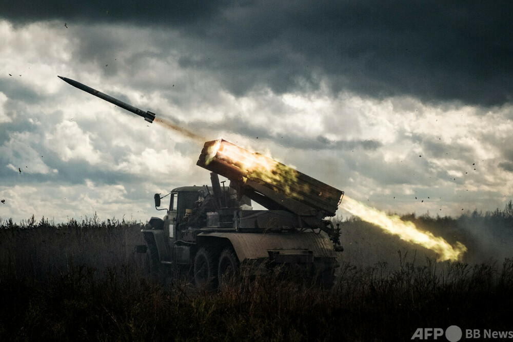撤退するロシア軍を追撃 ウクライナ砲兵部隊