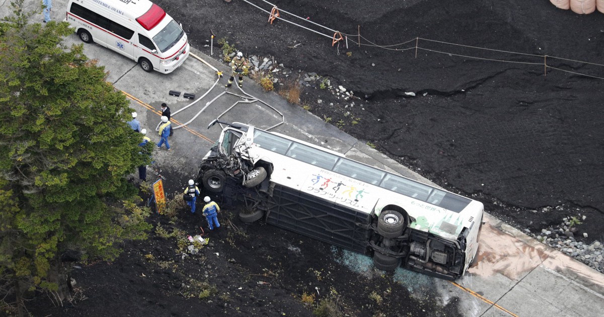 静岡・観光バス横転事故　26歳運転手を逮捕　過失致傷の疑い