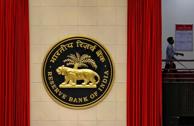 インド中銀、銀行に海外市場でポジション構築中止要請＝関係筋