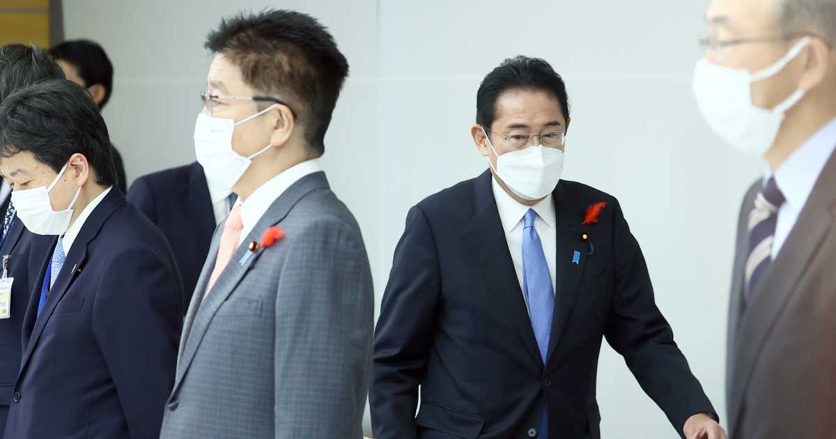 同時流行対策、岸田首相は「先手」強調　政権打撃の懸念