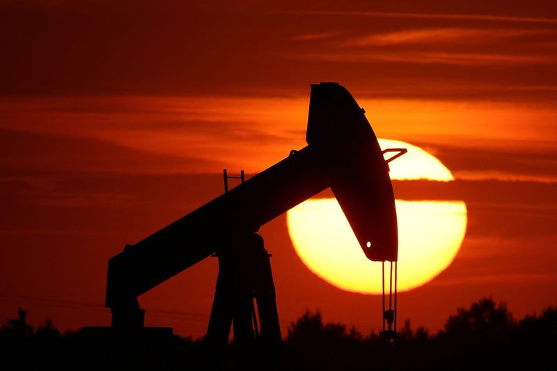 原油先物軟調、米原油・ガソリン在庫が増加