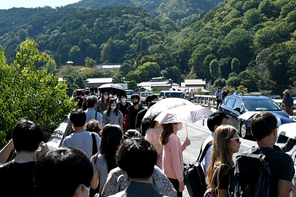 全国旅行支援の初週末、にぎわう京都・嵐山　宿泊予約急増、戻る観光客