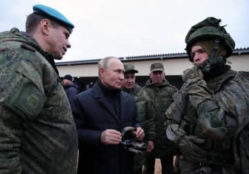 ロシア大統領、部隊訓練を視察　国防相同行、動員兵激励