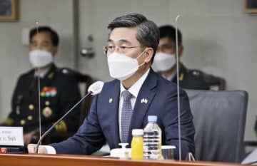 韓国検察、前国防相を逮捕　前政権下の事件で職権乱用疑い