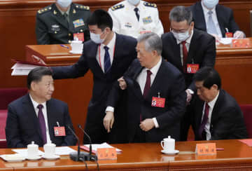 胡錦濤氏の退席は「体調不良」　中国新華社、臆測打ち消し
