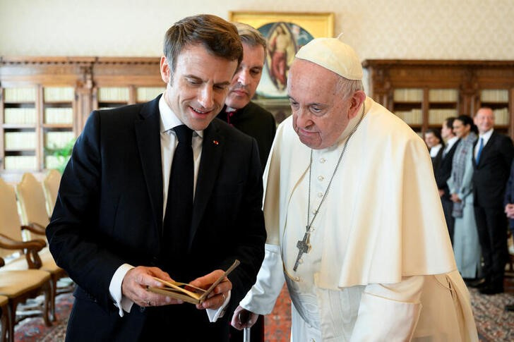 仏大統領、ローマ教皇と会談　ウクライナ和平など協議