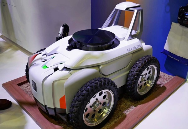 車体幅が変わる搬送用ロボット「トランスフォーマー」CEATEC 2022