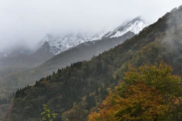 中国地方の最高峰、大山で初冠雪　昨年より5日遅く、鳥取