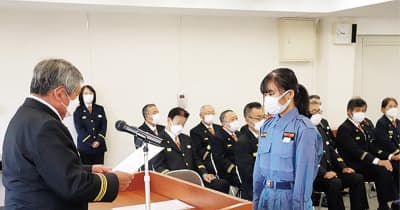 神奈川消防団 17人が新たに加わる 昇任者含め辞令交付　横浜市神奈川区